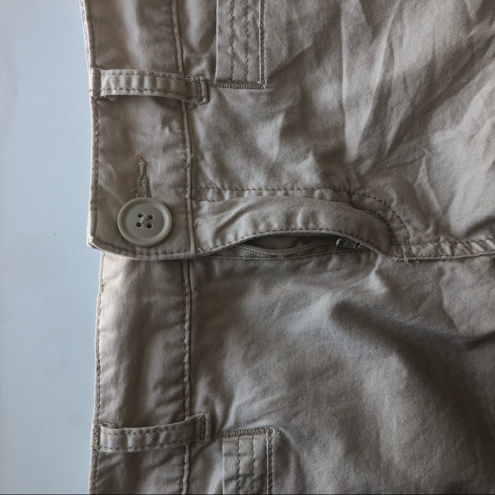 Khaki shorts // high waisted // uniform shorts